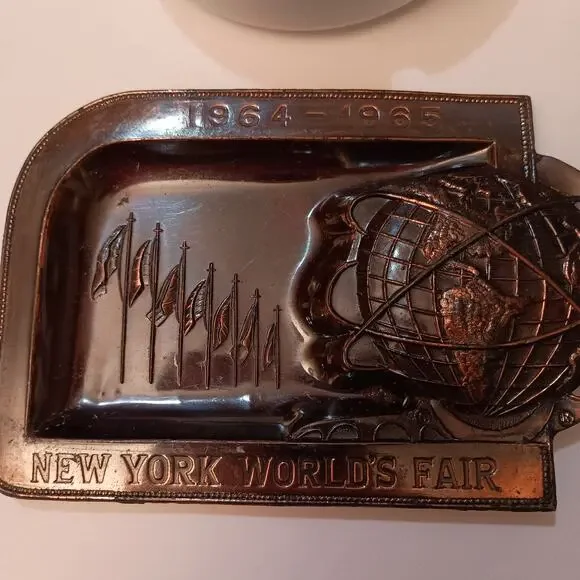 Four Vintage Small Ashtrays Winston, Washington, Worlds Fair, and Boars Head Inn - Picture 5 of 12